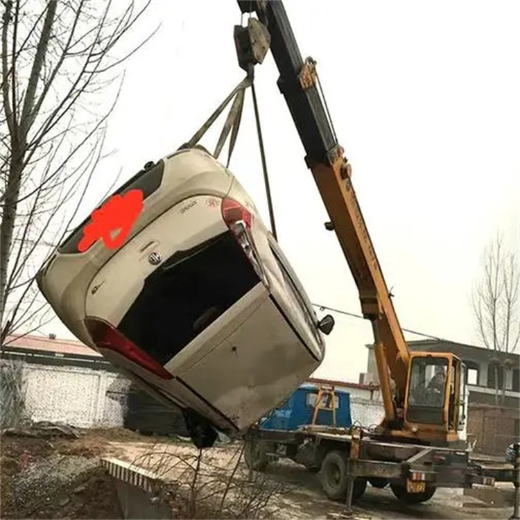 苏仙吊车救援小汽车怎么吊